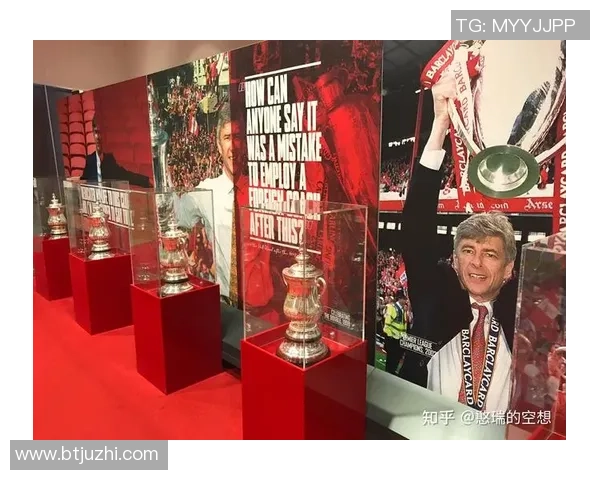 足球明星豪华版揭秘:他们的奢华生活与球场背后的故事